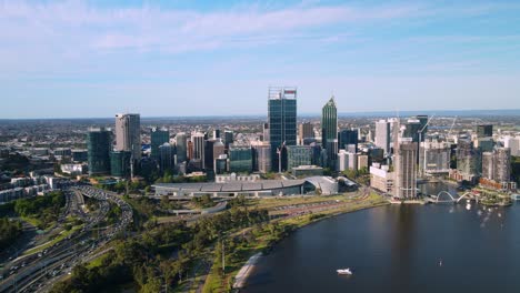 Vista-Aérea-Del-Centro-De-Convenciones-Y-Exposiciones-De-Perth-En-Mounts-Bay-Road-En-Perth,-Australia-Occidental