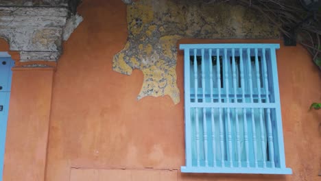 Painted-windows-and-doors,-colorful-houses-of-Cartagena,-Colombia