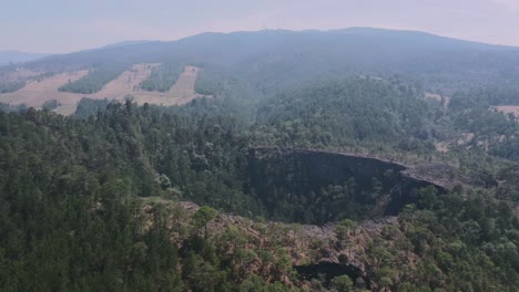 beautiful-drone-views-of-the-Volcancillo-crater-and-trails-in-Perote,-Veracruz,-Mexico