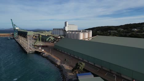Aerial-view-of-mining-factory-with-storage-silos-and-pipelines-in-Esperance,-Australia