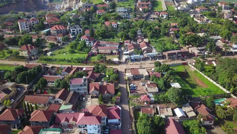 Street-in-Bukasa-neighbourhood-and-middle-class-residential-buildings,-sunny-day-in-Kampala