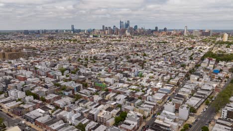 Urban-housing-with-large-American-city-skyline