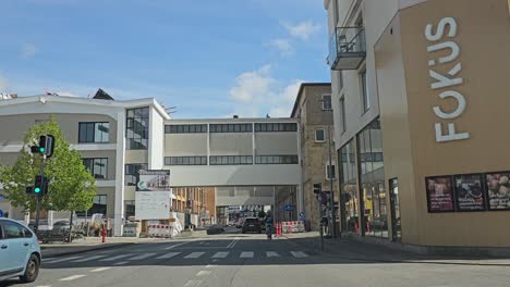 Paseo-Pov-En-El-Centro-De-La-Ciudad