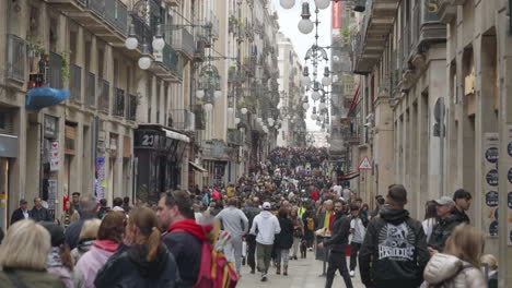 Crowded-Pedestrian-Road-With-Vintage-Hanging-Street-Lamps,-Catalunya,-Barcelona,-Spain