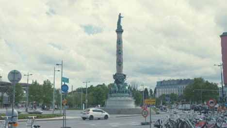 Tegetthoff-Statue-Am-Praterstern-Erinnert-An-Die-Schlacht-Bei-Lissa