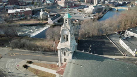 Luftaufnahme-Der-Pawtucket-Kirche-Neben-Dem-Seekonk-River