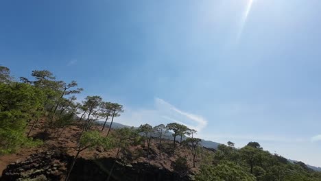 Hermosas-Vistas-Desde-Drones-Del-Cráter-Del-Volcancillo-Y-Senderos-En-Perote,-Veracruz,-México