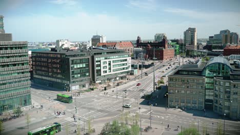 Malmö-Stadtbild-Mit-Panoramablick-Auf-Die-Kreuzung-An-Sonnigen-Tagen