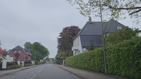 POV-Fahrt-In-Der-Innenstadt