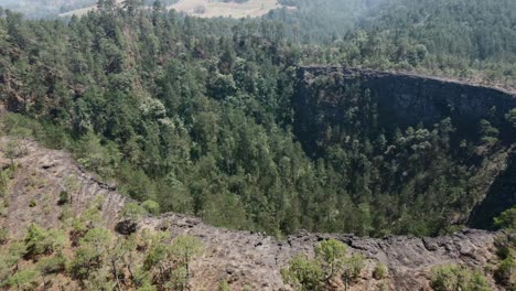 beautiful-drone-views-of-the-Volcancillo-crater-and-trails-in-Perote,-Veracruz,-Mexico