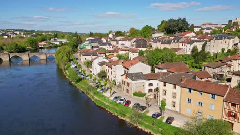 Saint-Etienne-old-bridge-on-Vienne-river,-Limoges-riverside,-France