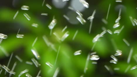 Las-Gotas-De-Agua-Fluyen.-Verde-