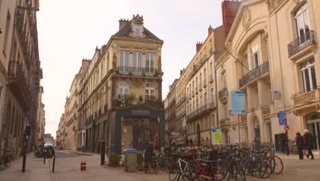 Pan-shot-of-Nantes-city-streets-during-the-day