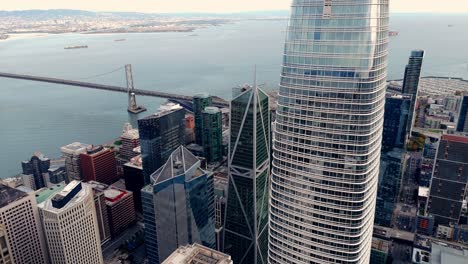 San-Franciscos-Beeindruckende-Drohnenaufnahmen-Von-Gebäuden-Und-Wolkenkratzern