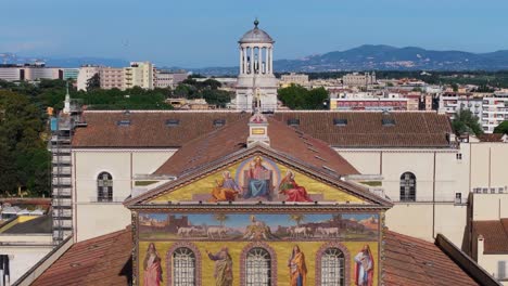 Schönes-Mosaik,-Glockenturm-Der-Basilika-Saint-Paul-Vor-Den-Mauern