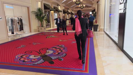 People-Walking-Through-The-Hallway-Of-Encore-Las-Vegas-Resort-Hotel-In-Wynn-Las-Vegas,-Nevada,-USA