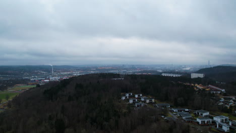 Flug-Von-Bergsjön-Nach-Kviberg,-Göteborg,-Zeitraffer-Oder-Hyperlapse,-Luftaufnahme