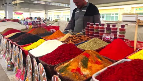 :-world-oldest-Silk-Road-Market-in-Samarkand-District,-Silk-Road-Market,-Siab-Bazaar,-largest-bazaar-in-Samarkand,-domestic-and-foreign-tourists