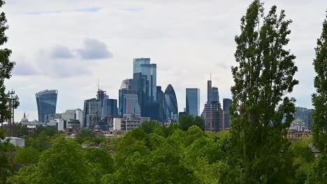 Looking-into-Central-London-from-Stave-Hill-Ecological-Park,-United-Kingdom
