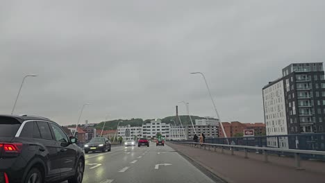 POV-Fahrt-In-Der-Innenstadt