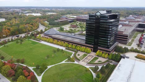 Luftaufnahme-Des-Hauptgebäudes-Und-Logos-Des-Chrysler-Technology-Center