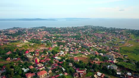 Barrio-Próspero-A-Orillas-Del-Lago-Victoria-En-Kampala,-Uganda
