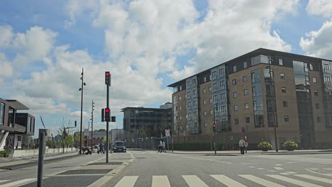 POV-Fahrt-In-Der-Innenstadt