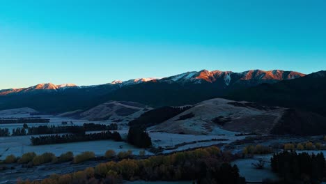 Hyperlapse-Flug-über-Hanmer-Springs-Und-Miromiro-Hills-In-Neuseeland