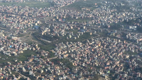 Eine-Luftaufnahme-Der-Stadt-Kathmandu,-Nepal-An-Einem-Klaren-Tag-Ohne-Smog