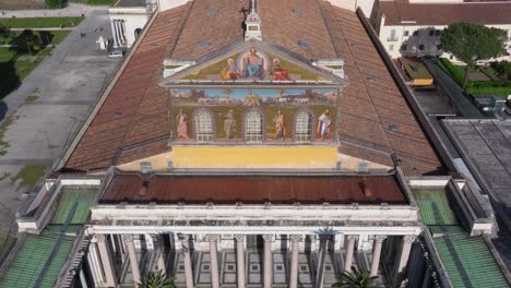 Scenic-Aerial-View-Above-Holy-See-Major-Basilica-in-Rome,-Italy