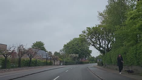 POV-Fahrt-In-Der-Innenstadt