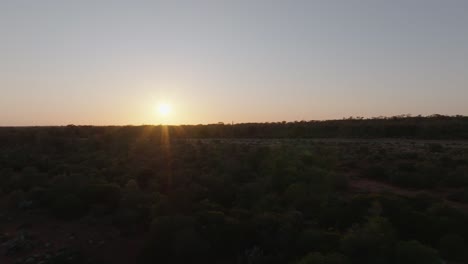 Brillante-Amanecer-Sobre-El-Interior-De-Australia