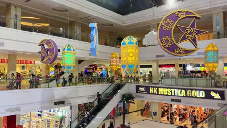 Decoración-Islámica-En-El-Centro-Comercial.-Ambiente-De-Ramadán