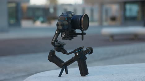 Close-up-of-FeiyuTech-Scorp-2-stabilizer-gimbal-with-Canon-professional-camera-mounted