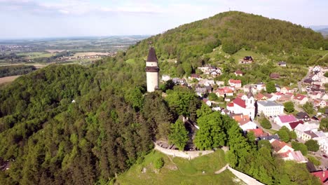 Überrest-Der-Burg-Stramberk-Auf-Einem-Hügel-Mit-Blick-Auf-Den-Stadtplatz-Von-Stramberk-In-Der-Tschechischen-Republik