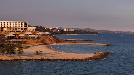 Hermoso-Resort-De-Playa-De-Arena-Blanca-En-Vietnam-Del-Sur,-Sudeste-Asiático