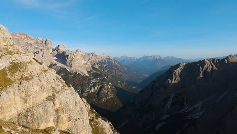 Wunderschöner-Panoramablick-Auf-Die-Atemberaubende-Berglandschaft-Europas