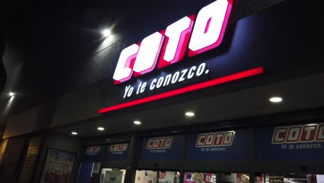 Coto-supermarket-building-in-buenos-airs-city-argentina-entrance-at-night-logo