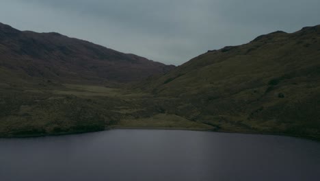 Peaceful-flight-over-Loch-near-the-Isle-of-Mull,-Scotland