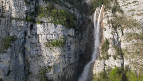 Toma-De-Drones-De-La-Caída-De-Seerenbach-En-Amden