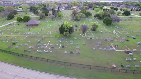 Dies-Ist-Ein-Luftbildvideo-Des-Old-Hall-Cemetery-In-Lewisville,-Texas
