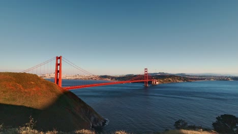 Golden-Gate-Bridge-Scenic-Viewpoint-Overlooking-the-Pacific-Bay-with-Warm-Sunlight-Over-the-City-of-San-Francisco,-USA