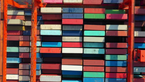 Hyperlapse-Einer-Containerschiffwerft-Im-Industriehafen-Für-Das-Logistische-Import--Und-Exportgeschäft-Mit-Kranarbeiten-An-Der-Ladung