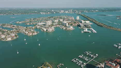 Epische-Drohnenaufnahmen-Von-Clearwater-Harbor-In-Florida