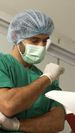 A-surgeon-consults-with-a-nurse,-analyzing-medical-procedures-and-ensuring-coordination-for-optimal-patient-care