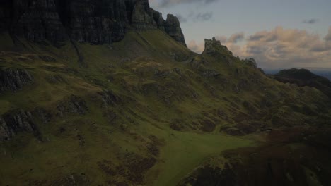 Slow-dolly-in-towards-a-rocky-peak-highlights-the-Scottish-Highlands-of-Isle-of-Skye,-Scotland