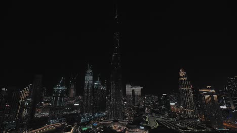 Skyline-Der-Innenstadt-Von-Dubai-Mit-Den-Höchsten-Gebäuden-Der-Welt-In-Der-Nachtbeleuchtung-Aus-Der-Luft