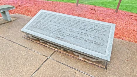 Gedenktafel-Für-Robert-Pershing-Wadlow-In-Alton,-Illinois