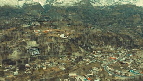 Die-Stadt-Karimabad-Liegt-Auf-Den-Hügeln-Des-Hunza-Gebirges,-Pakistan