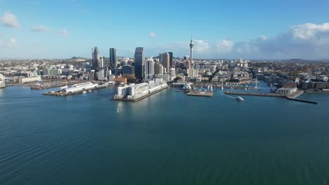 City-Waterfront-With-CBD-Skyline-Background-And-Harbour-In-Auckland,-North-Island,-New-Zealand